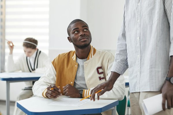 Quelles activités extérieures encouragent l'apprentissage chez les jeunes ?